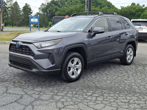 Used 2020 Toyota RAV4 LE AWD/4WD image 3