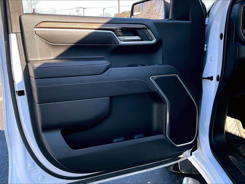 Used 2022 Chevrolet Silverado 1500 LT image 9