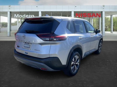 Used 2023 Nissan Rogue SV image 5