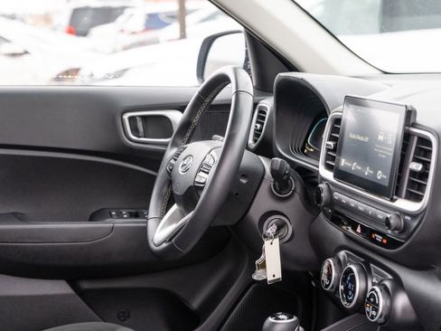 Certified 2023 Hyundai Venue SEL image 11