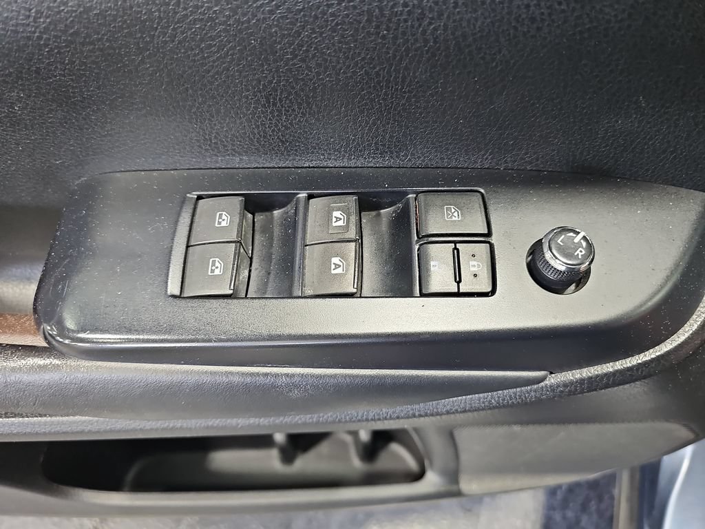 Used 2018 Toyota Highlander Plus w/ Carpet Mat Package (TMS) AWD/4WD image 30