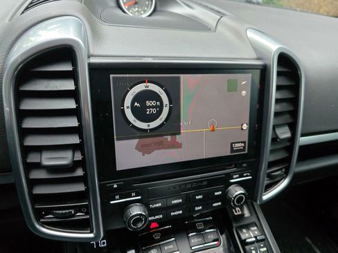 Used 2017 Porsche Cayenne Platinum Edition image 27