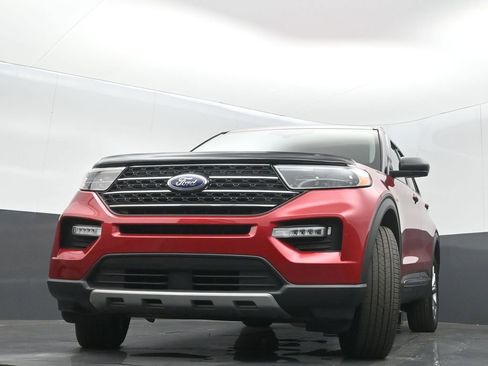 Used 2022 Ford Explorer XLT w/ Equipment Group 202A AWD/4WD image 28
