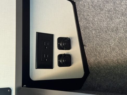 Used 2020 Mercedes-Benz Sprinter 2500 w/ Premium Plus Package image 44