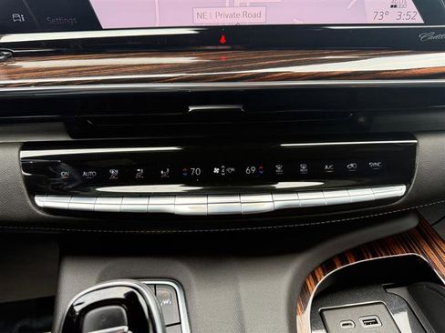 Used 2021 Cadillac Escalade ESV Premium Luxury AWD/4WD image 28