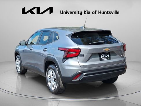 Used 2024 Chevrolet Trax LS w/ Driver Confidence Package FWD image 5