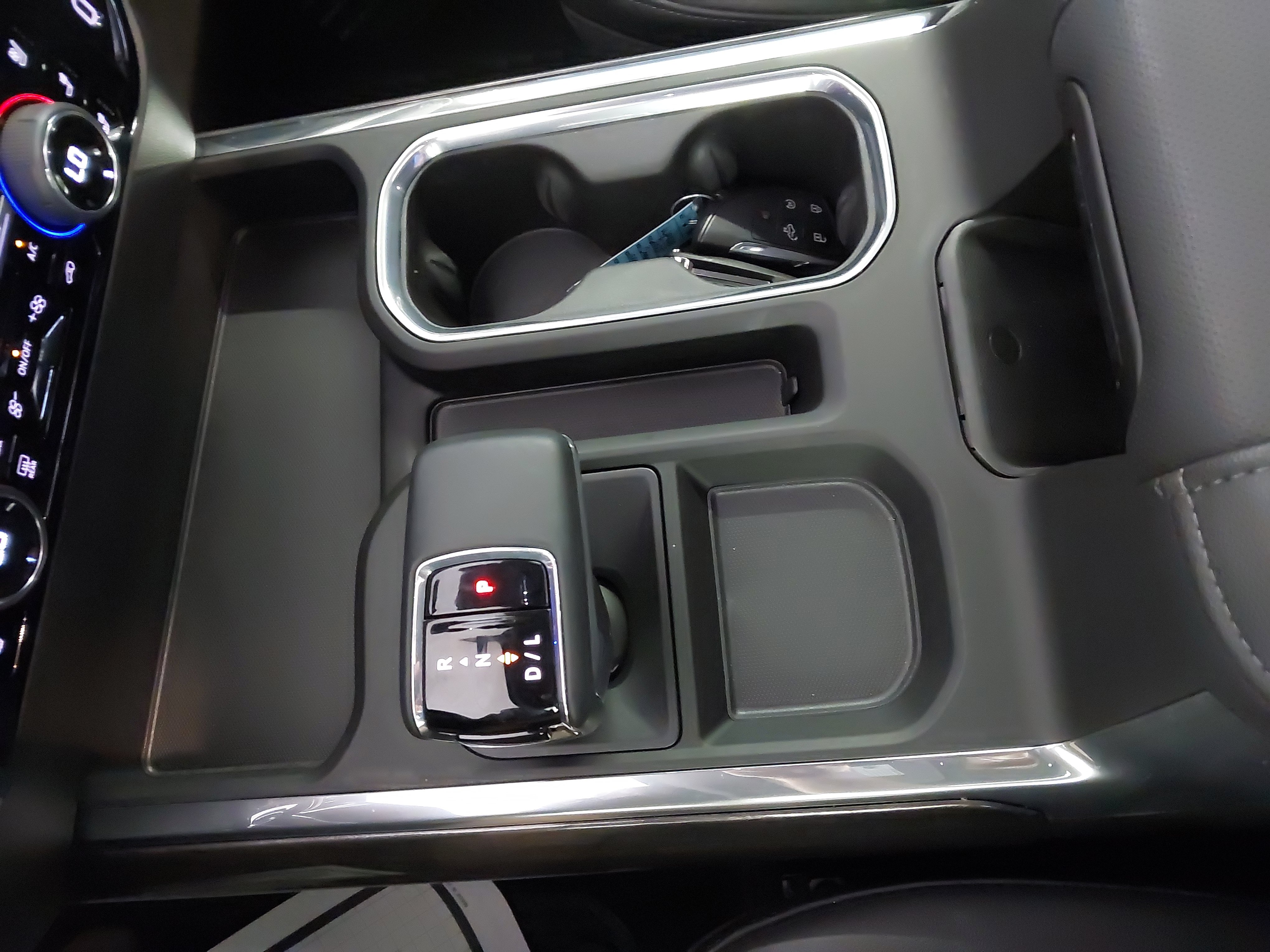 Used 2025 Chevrolet Silverado 1500 LTZ AWD/4WD image 22