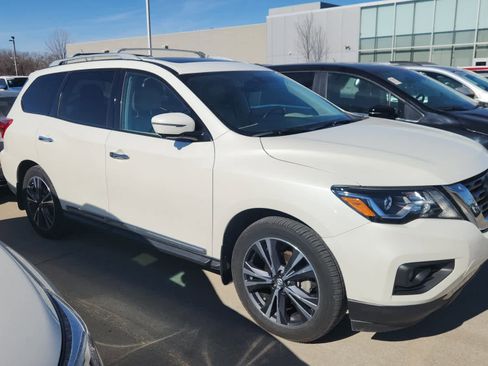 Used 2017 Nissan Pathfinder Platinum image 4
