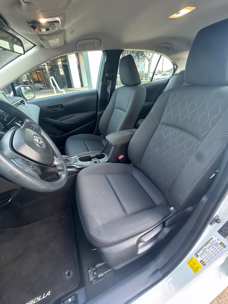Used 2025 Toyota Corolla LE FWD image 6