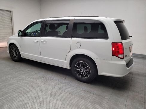 Used 2018 Dodge Grand Caravan GT image 3