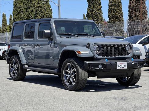 Used 2024 Jeep Wrangler Unlimited w/ Convenience Group AWD/4WD image 3