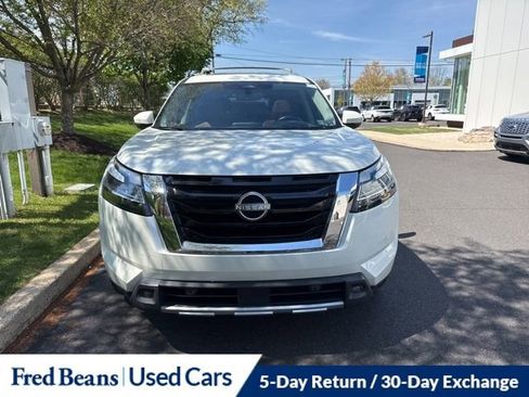 Used 2023 Nissan Pathfinder Platinum w/ Cargo Package AWD/4WD image 2