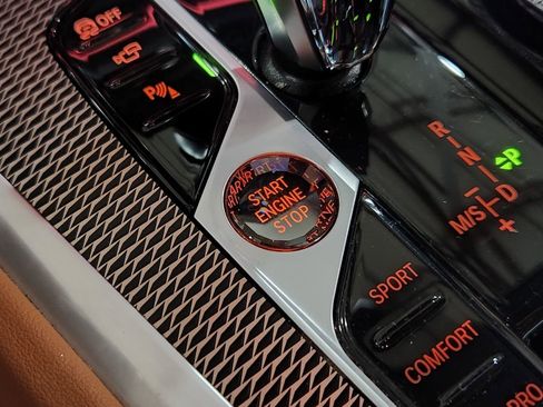 Used 2023 BMW X6 xDrive40i w/ Executive Package image 40