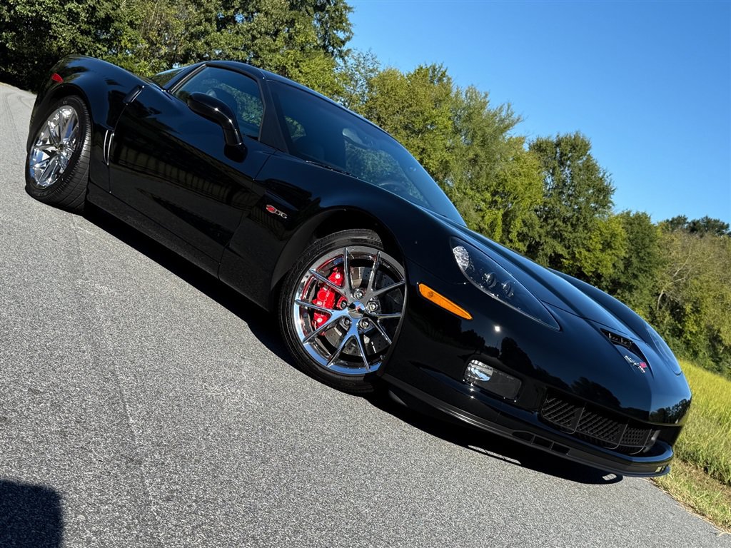 Used 2010 Chevrolet Corvette Z06 w/ Preferred Equipment Group RWD image 21