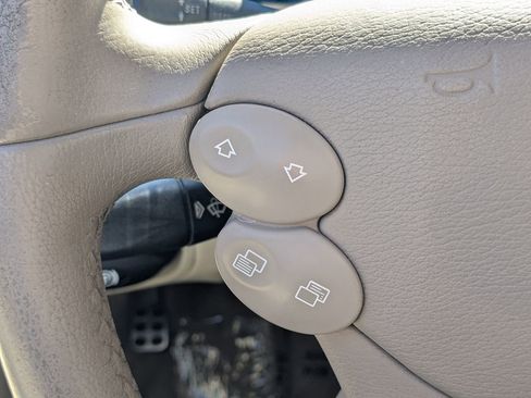 Used 2006 Mercedes-Benz SL 500 image 8