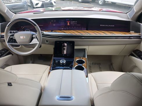 Certified 2025 Cadillac Escalade Sport Platinum AWD/4WD image 28