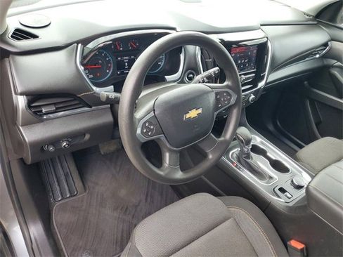 Used 2021 Chevrolet Traverse LS image 7