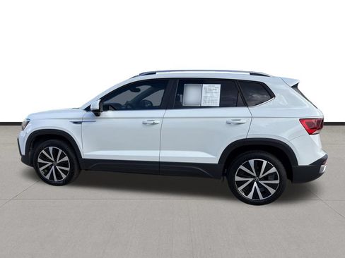 Used 2024 Volkswagen Taos SE FWD image 2