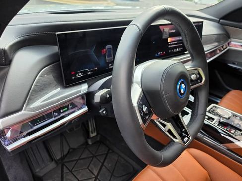 Used 2025 BMW 750e xDrive AWD/4WD image 21