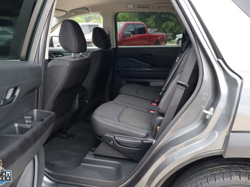 Used 2024 Nissan Pathfinder SV FWD image 24