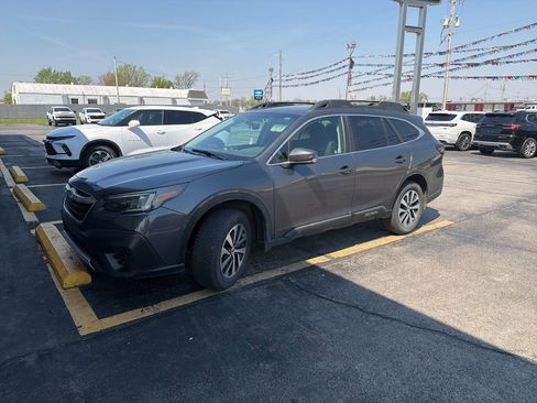 Used 2020 Subaru Outback Premium image 4
