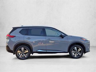 Used 2021 Nissan Rogue Platinum FWD video 4
