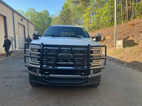 Used 2023 Ford F250 Lariat w/ Chrome Package image 2