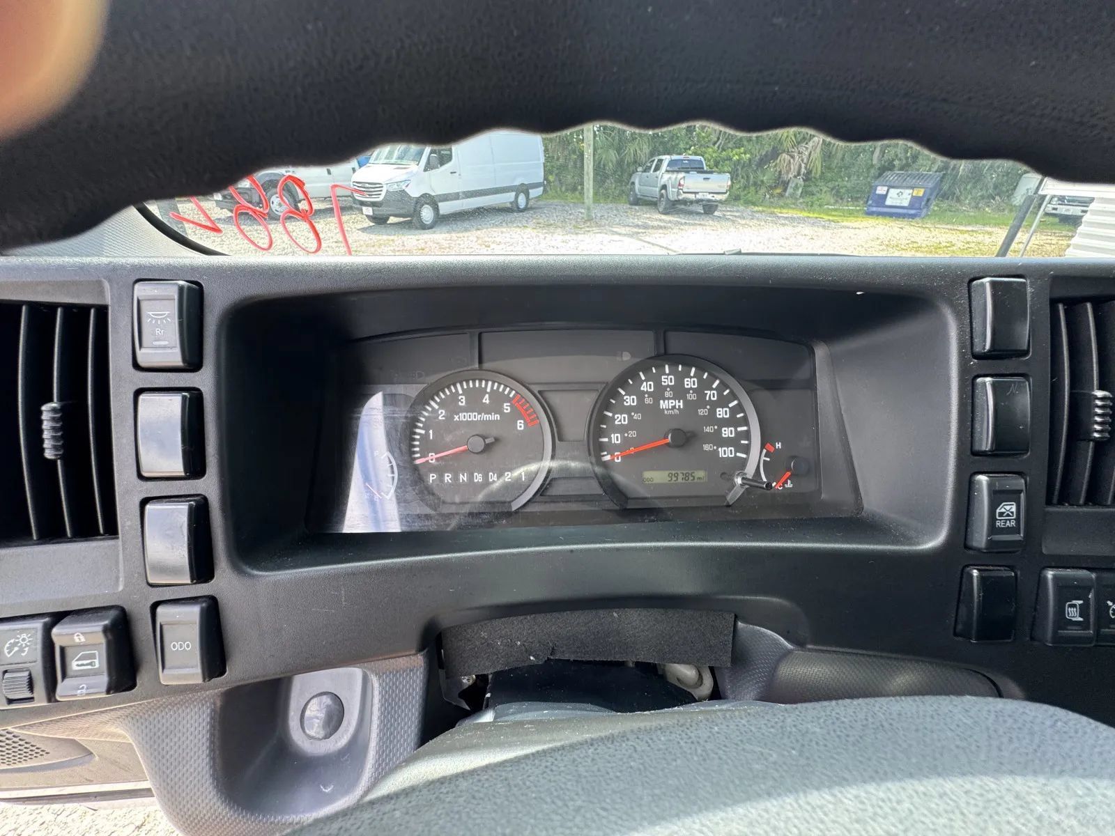 Used 2024 Isuzu NPR RWD image 31