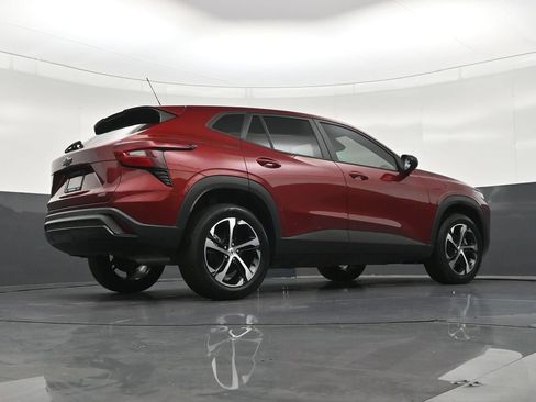 Used 2025 Chevrolet Trax RS FWD image 27