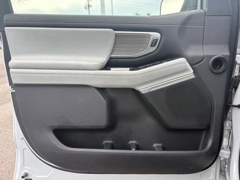 Used 2025 Ford Expedition Platinum AWD/4WD image 9
