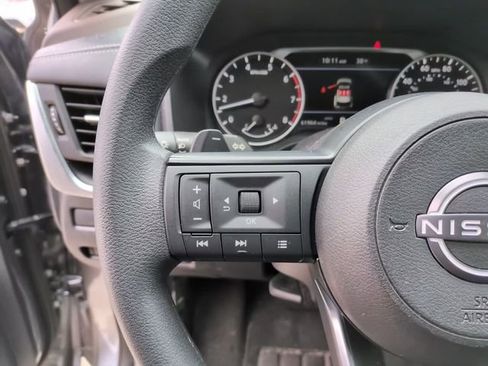 Used 2023 Nissan Rogue S image 18