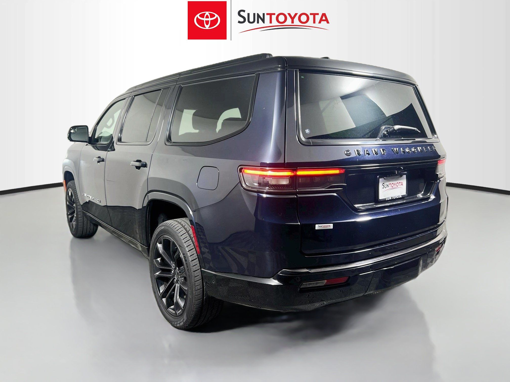 Used 2024 Jeep Grand Wagoneer Series II Obsidian w/ Quick Order Packagew 28T AWD/4WD image 6