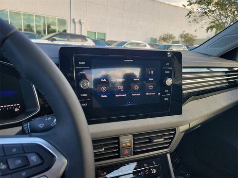 New 2026 Volkswagen Jetta SE image 9