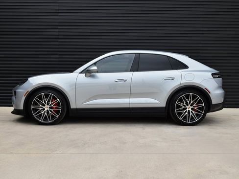 Certified 2025 Porsche Macan 4S Electric image 2