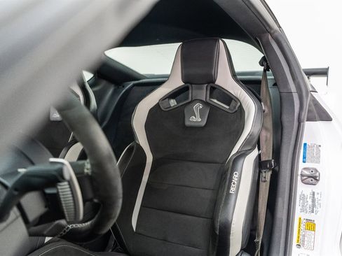 Used 2022 Ford Mustang Shelby GT500 w/ Carbon Fiber Track Pack image 28