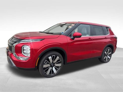 Used 2025 Mitsubishi Outlander SE FWD image 2