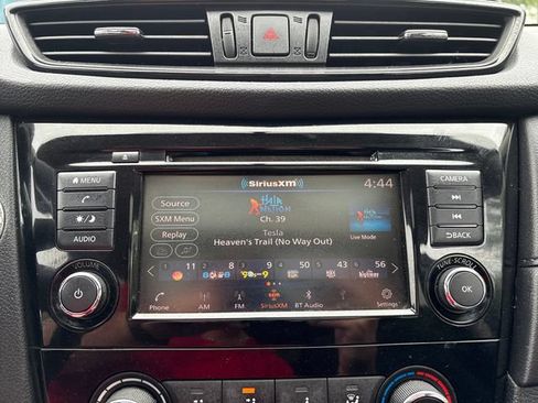 Used 2018 Nissan Rogue SV AWD/4WD image 16