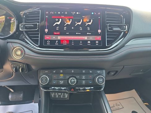 Used 2024 Dodge Durango GT RWD image 24