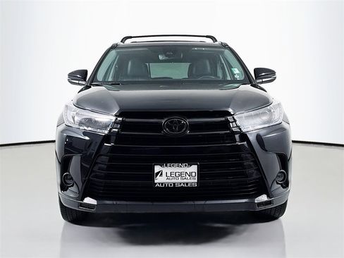 Used 2019 Toyota Highlander SE image 2