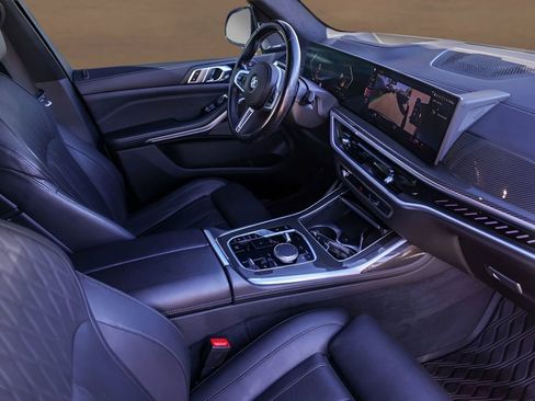 Used 2023 BMW X7 M60i w/ Climate Comfort Package image 32