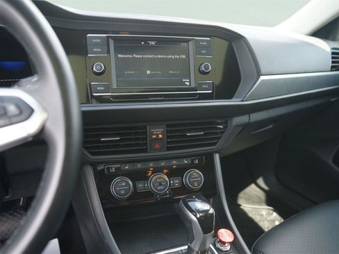 Used 2022 Volkswagen Jetta SE FWD image 26