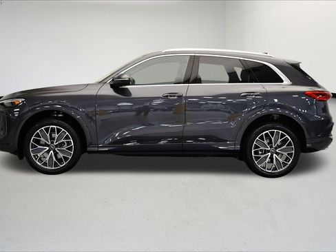 Used 2025 Audi Q5 Premium Plus w/ Premium Plus image 2