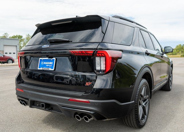 Certified 2025 Ford Explorer ST AWD/4WD image 6