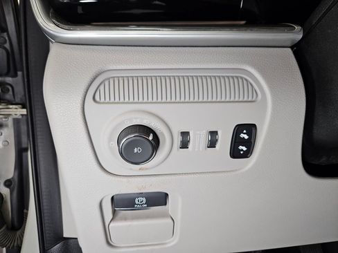 Used 2022 Jeep Wagoneer Series III w/ Premium Group I AWD/4WD image 21