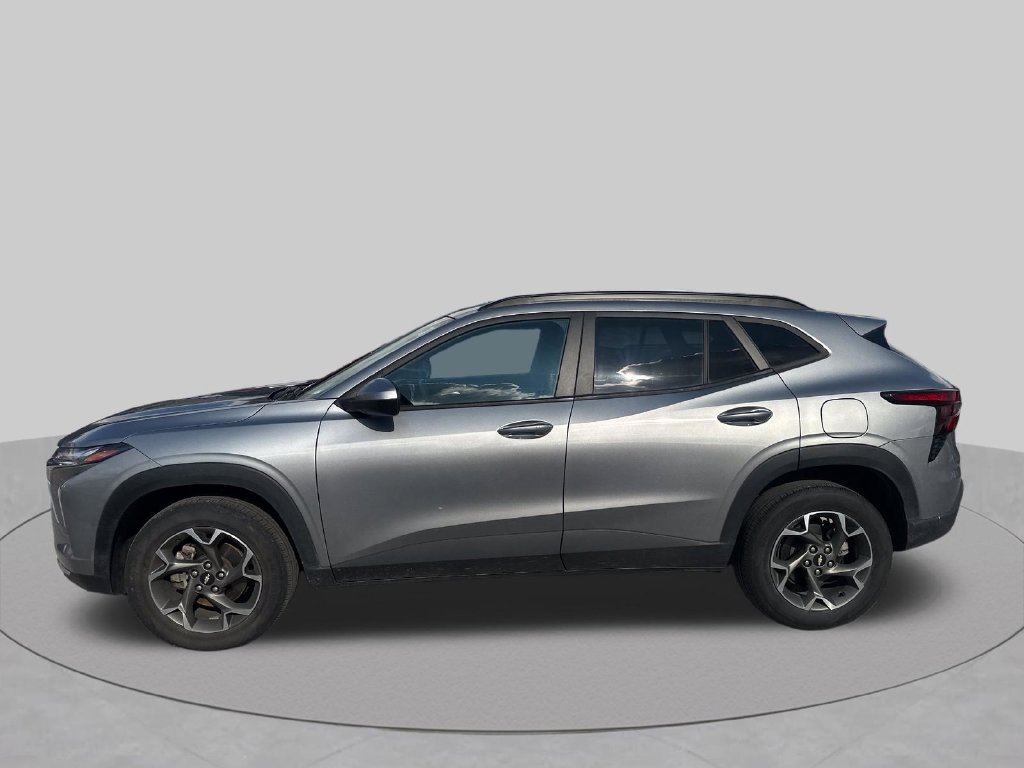 Used 2024 Chevrolet Trax LT w/ Sunroof Package FWD image 36