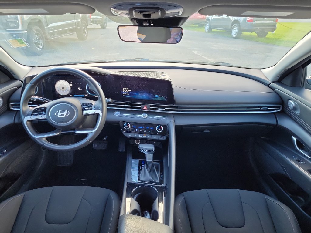 Used 2025 Hyundai Elantra SEL FWD image 11