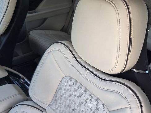 Used 2021 Lincoln Navigator Black Label w/ Special Edition Package AWD/4WD image 24