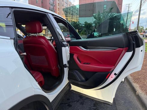 Used 2018 Maserati Levante image 45