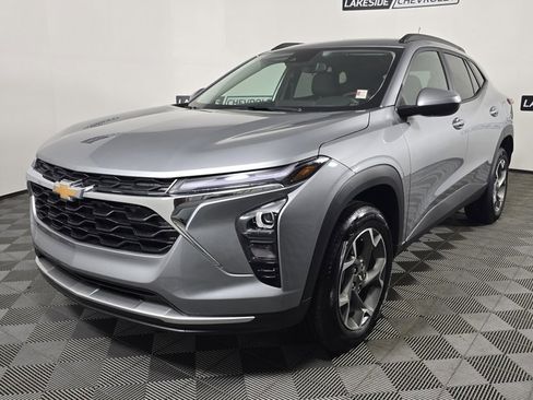 New 2025 Chevrolet Trax LT w/ Driver Confidence Package image 2