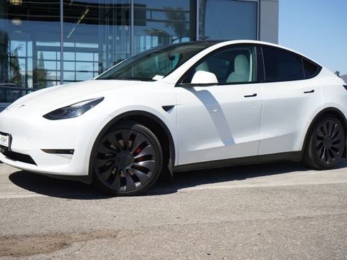 Used 2023 Tesla Model Y Performance AWD/4WD image 4